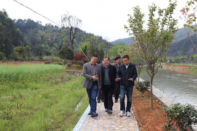 集團(tuán)公司領(lǐng)導(dǎo)赴龍游羅家鄉(xiāng)走訪了解扶貧共建項(xiàng)目進(jìn)展情況