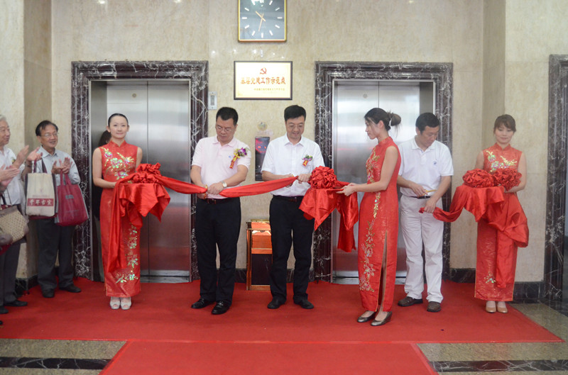 省工藝品公司舉辦中國工藝美術大師張愛光作品暨青田石雕精品展