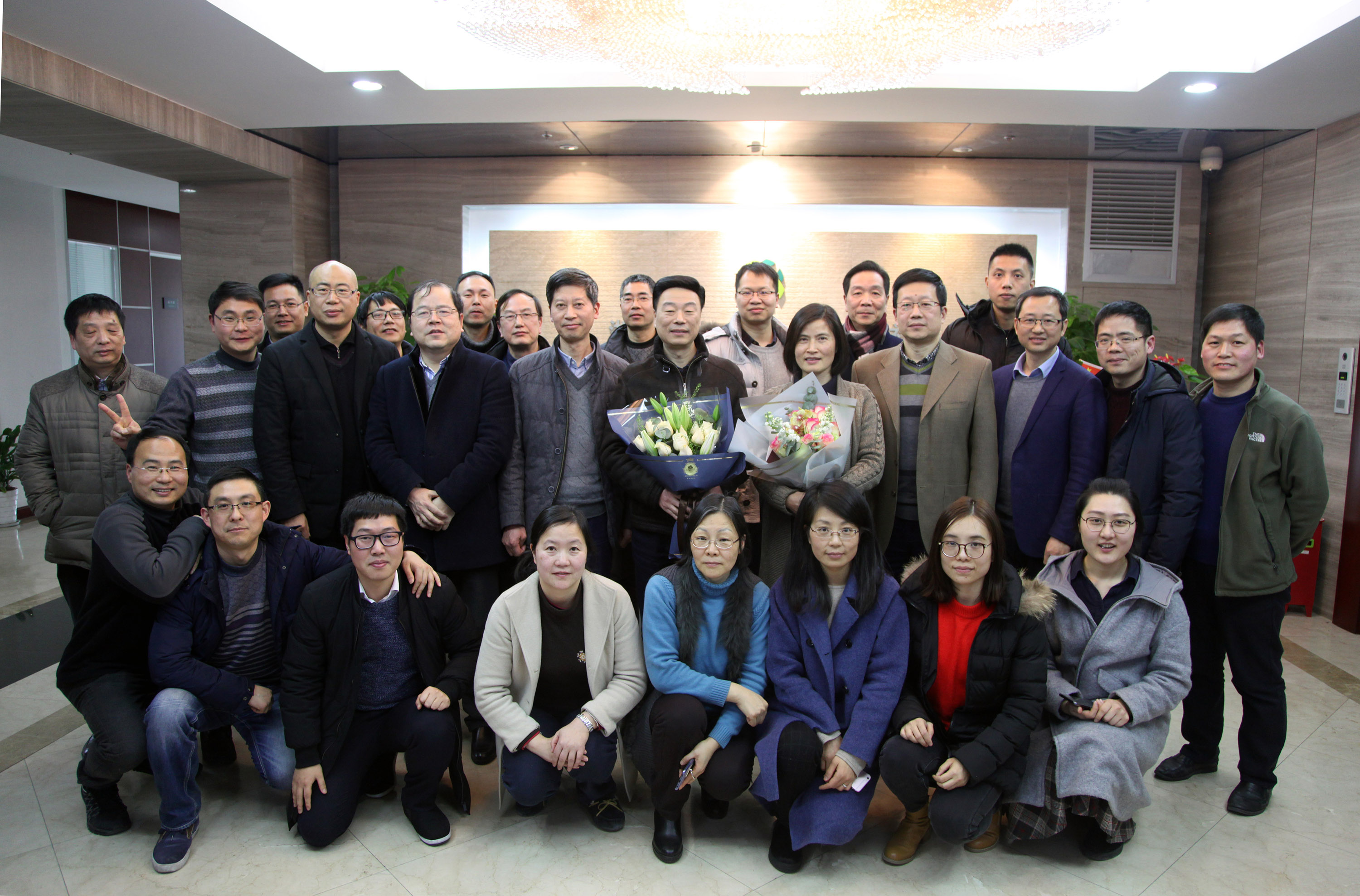 回憶滿滿感謝意 暖意濃濃惜別情 集團公司總部工會為退休職工舉行歡送會