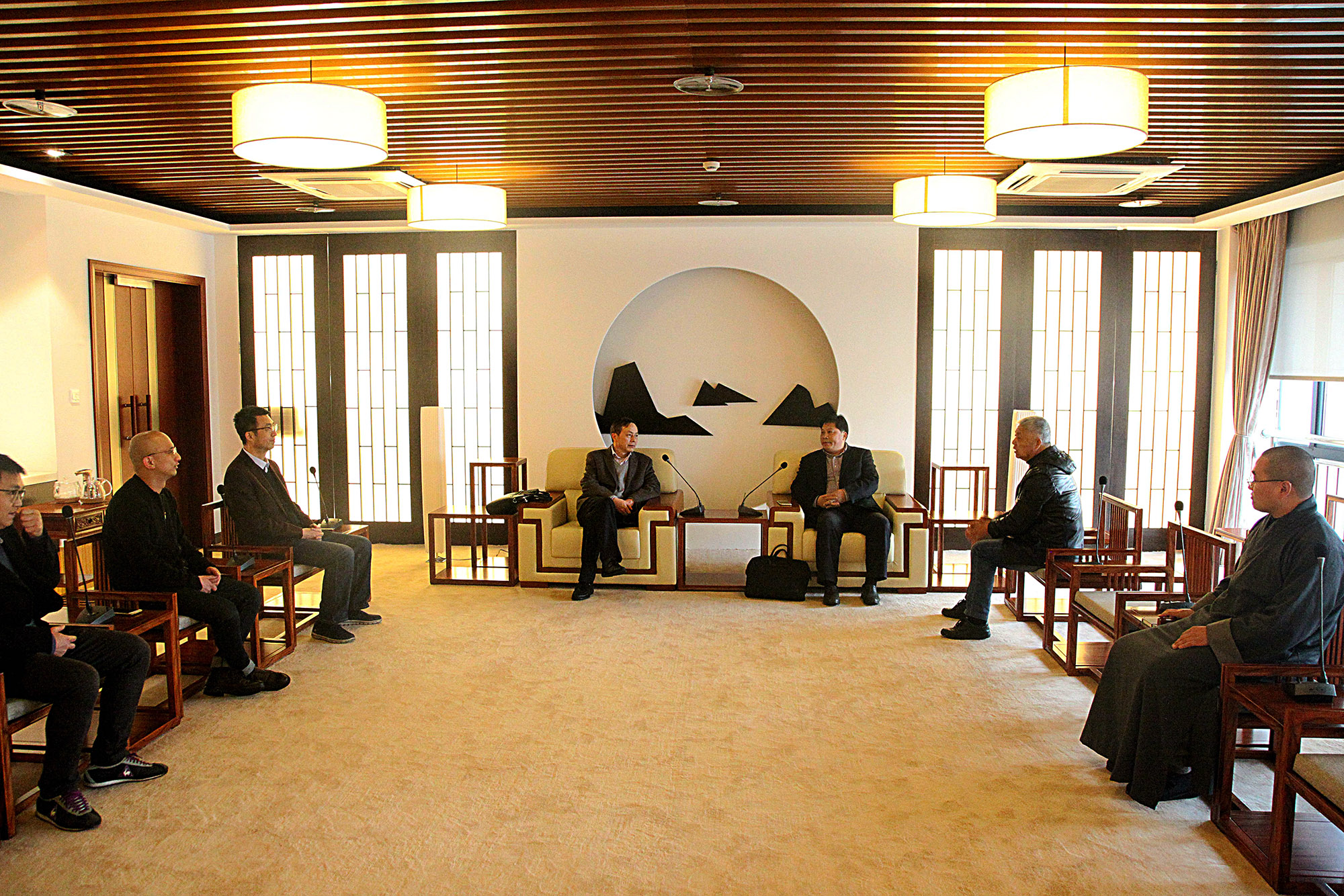 集團(tuán)公司黨委書記總經(jīng)理虞岳明一行赴奉化洽談合作