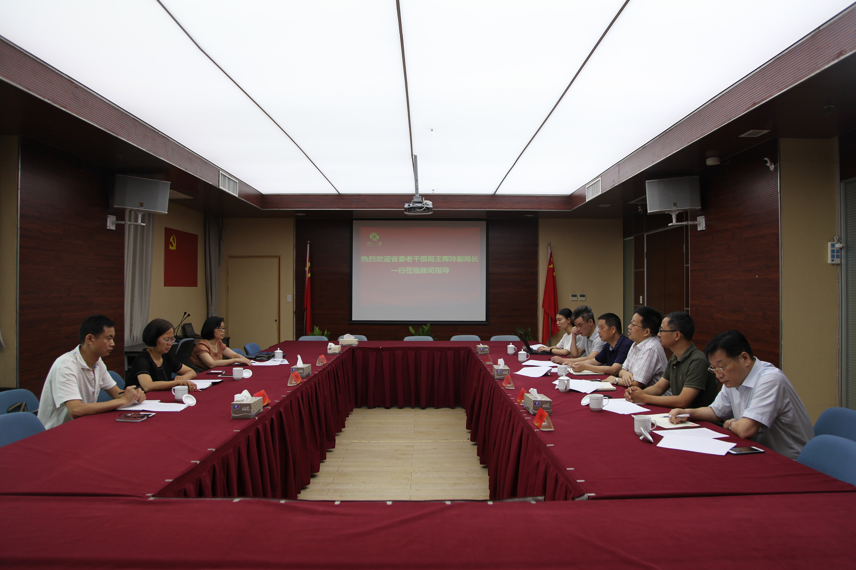 省委老干部局副局長王暉玲一行蒞臨集團公司