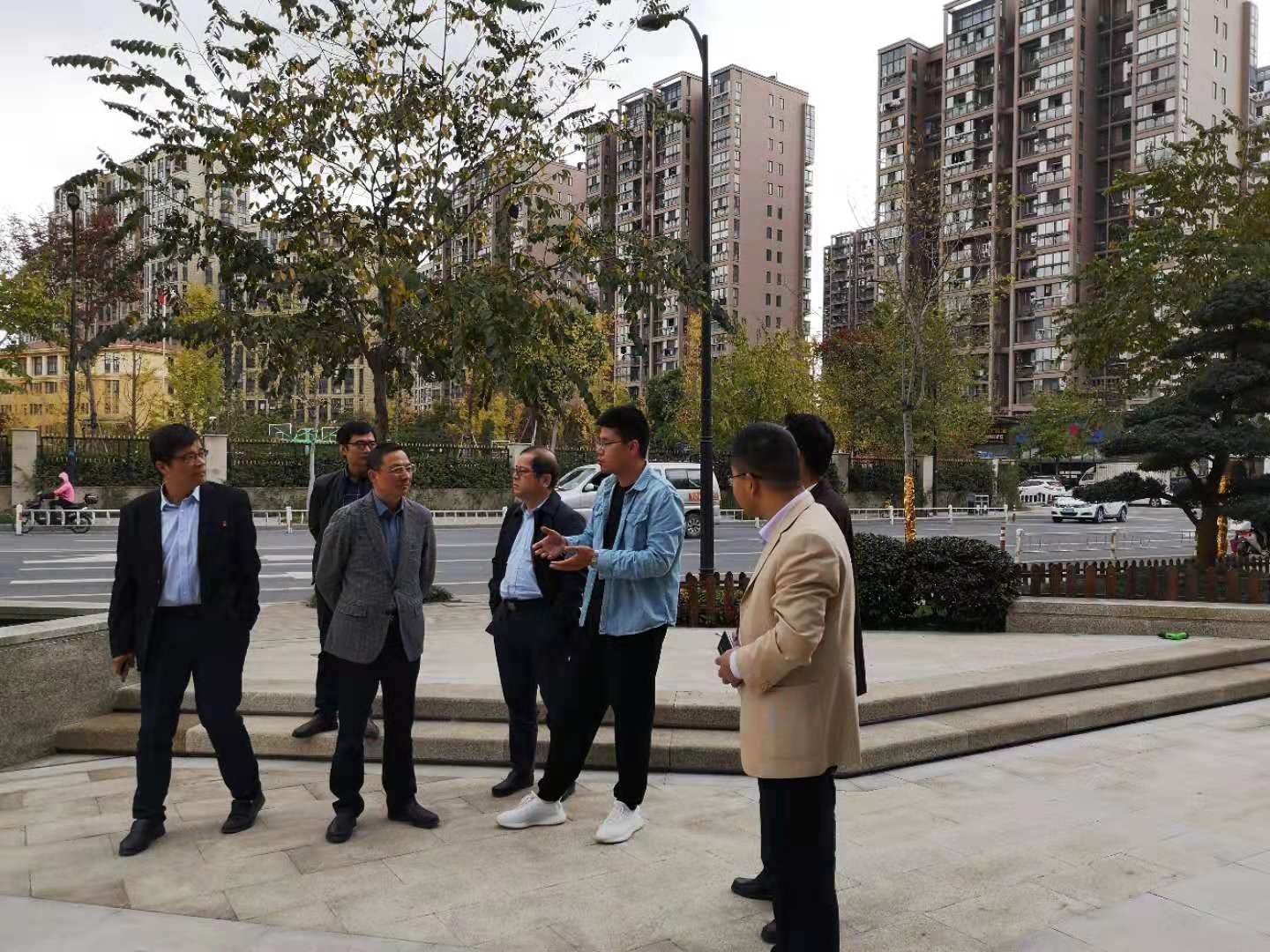 集團公司副總經理余顯勇赴信聯文創園考察調研