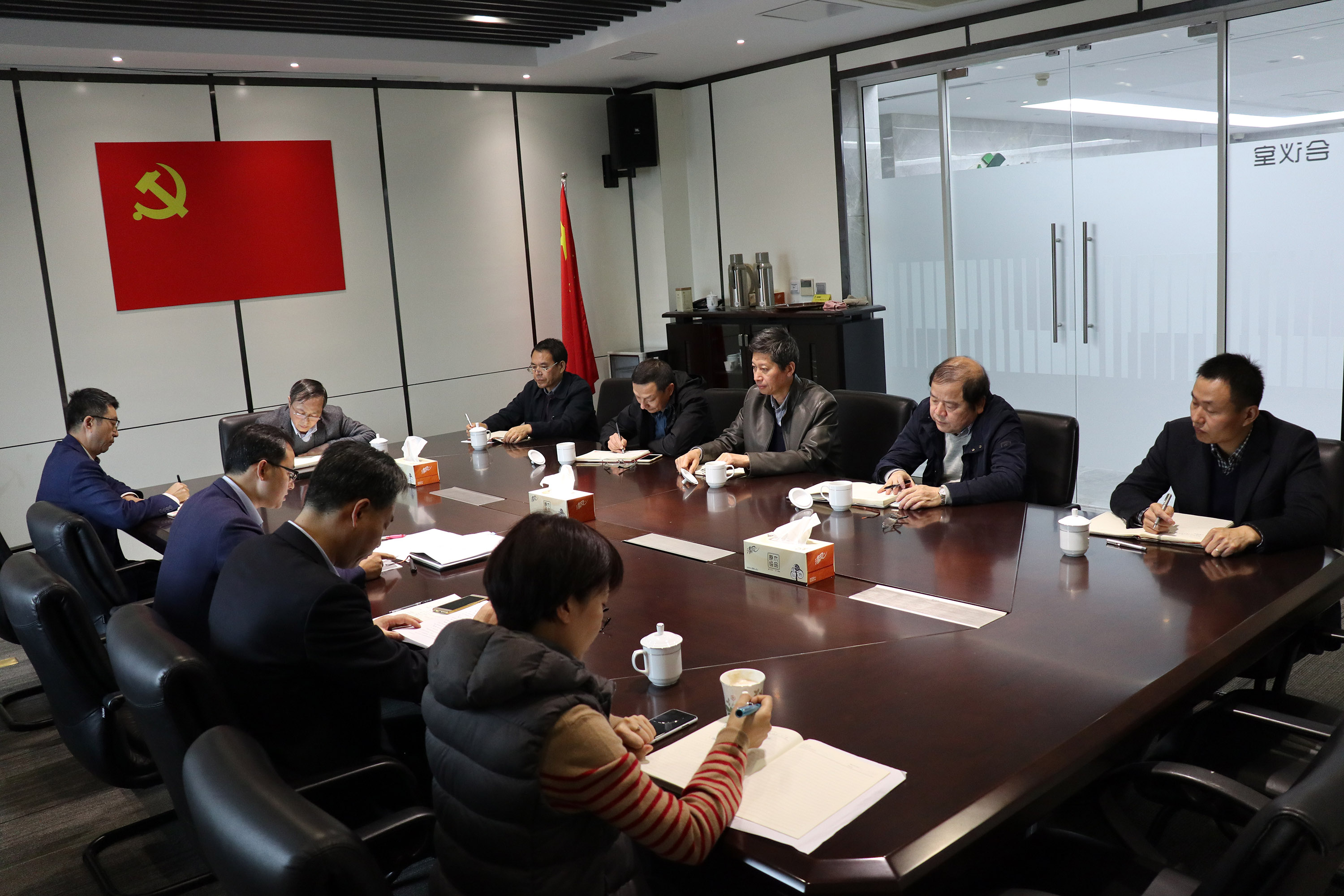 集團公司召開黨委理論中心組學習會