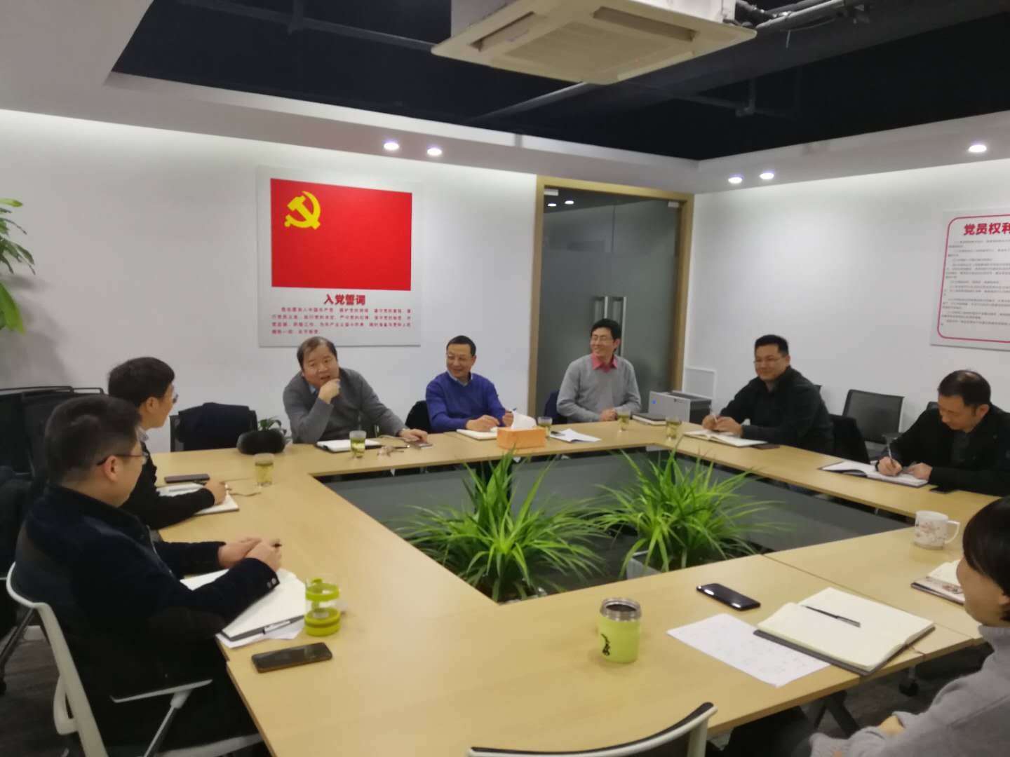 集團公司副總經理余顯勇一行赴商業公司調研