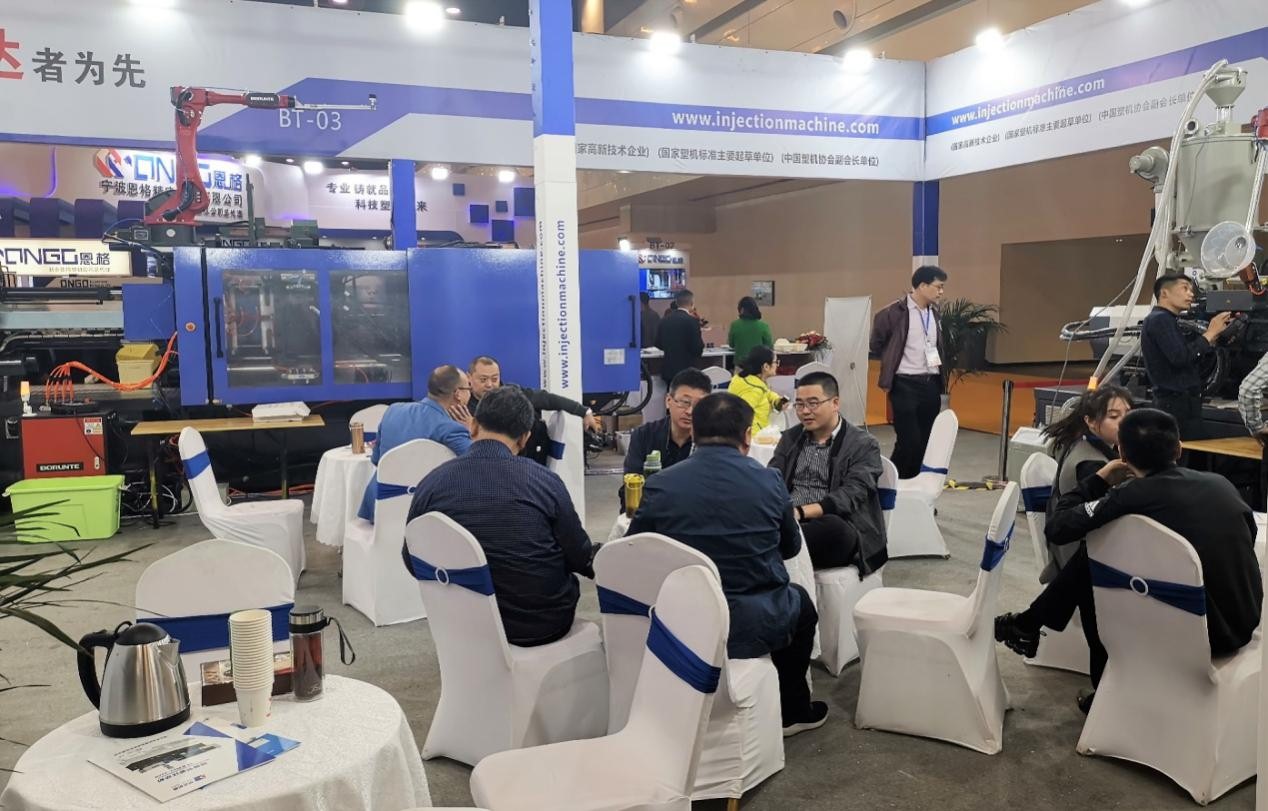 重振申達 揚帆起航 —— 申達機器攜兩款拳頭產品全新亮相第九屆中國（鄭州）塑料產業博覽會