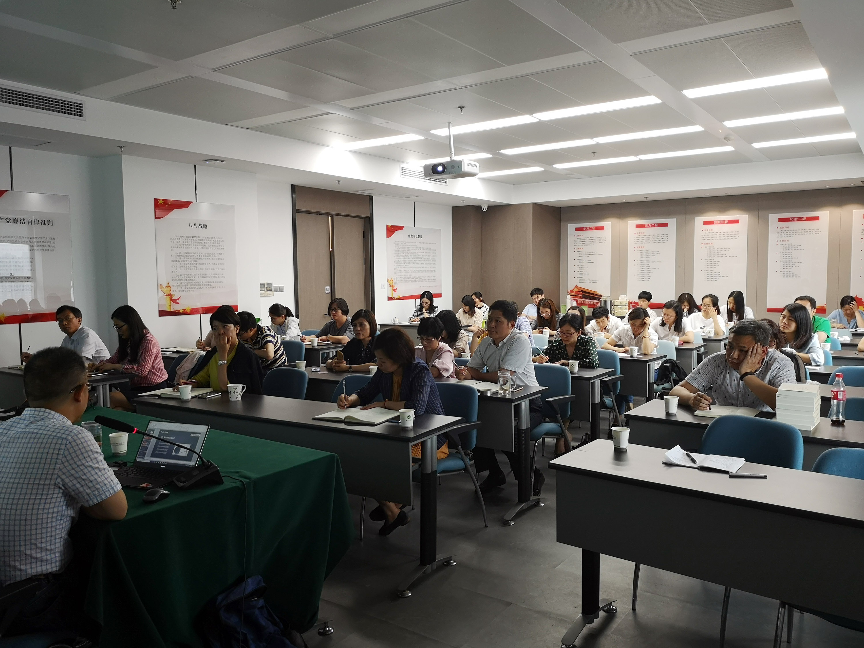 學(xué)習(xí)型財務(wù)踐行 學(xué)習(xí)型二輕精神 ——集團財務(wù)分析主題培訓(xùn)會通訊