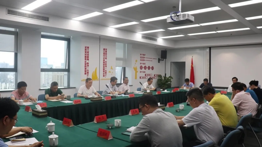 集團公司召開黨委理論學(xué)習(xí)中心組學(xué)習(xí)（擴大）會