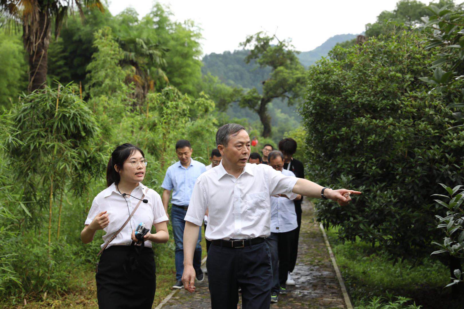 省二輕集團“村企結對”助力消薄走出新路子！