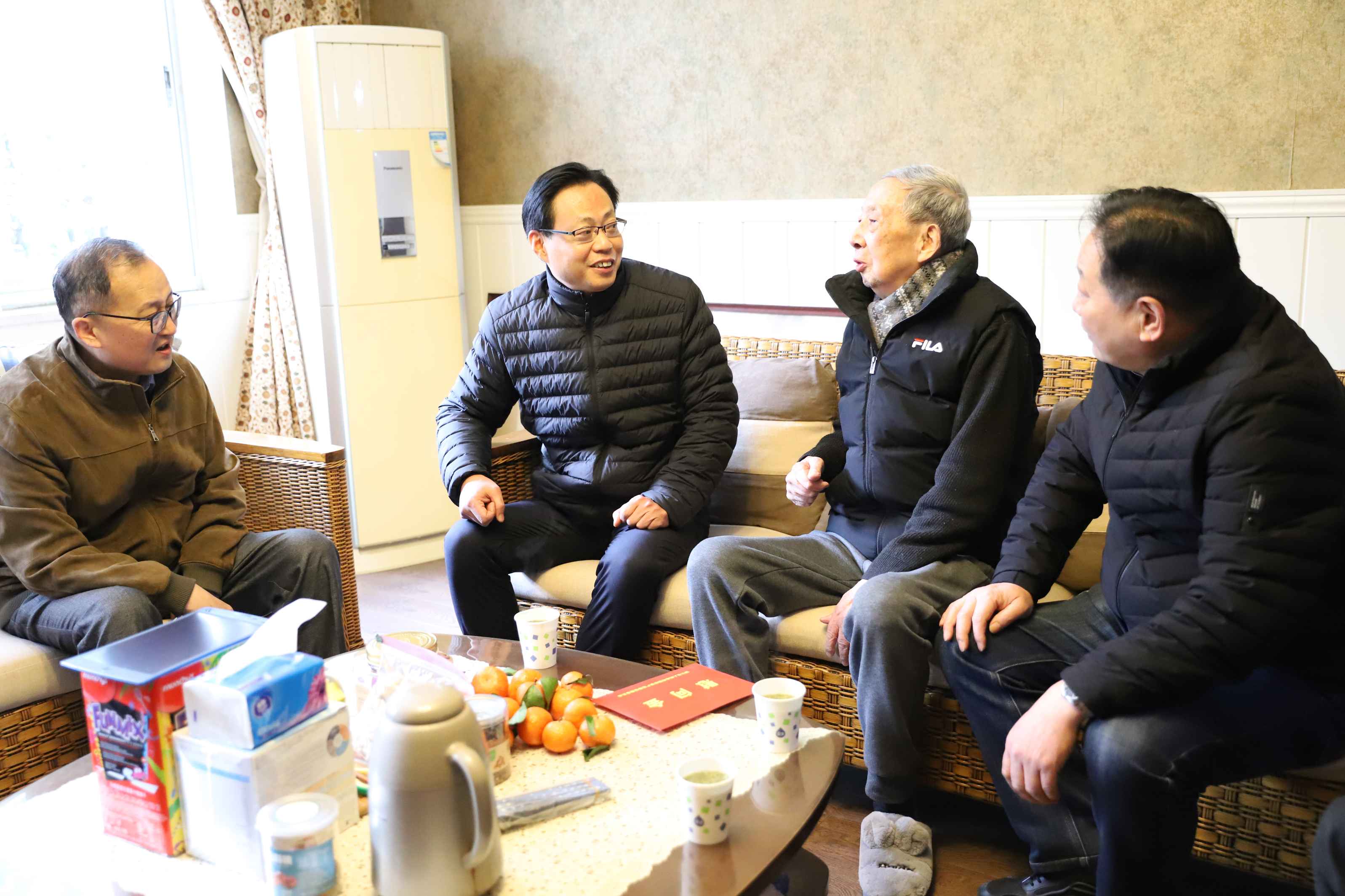 省國資委黨委委員、副主任劉盛輝到省二輕集團開展年度黨建工作檢查考核和“三服務(wù)”活動