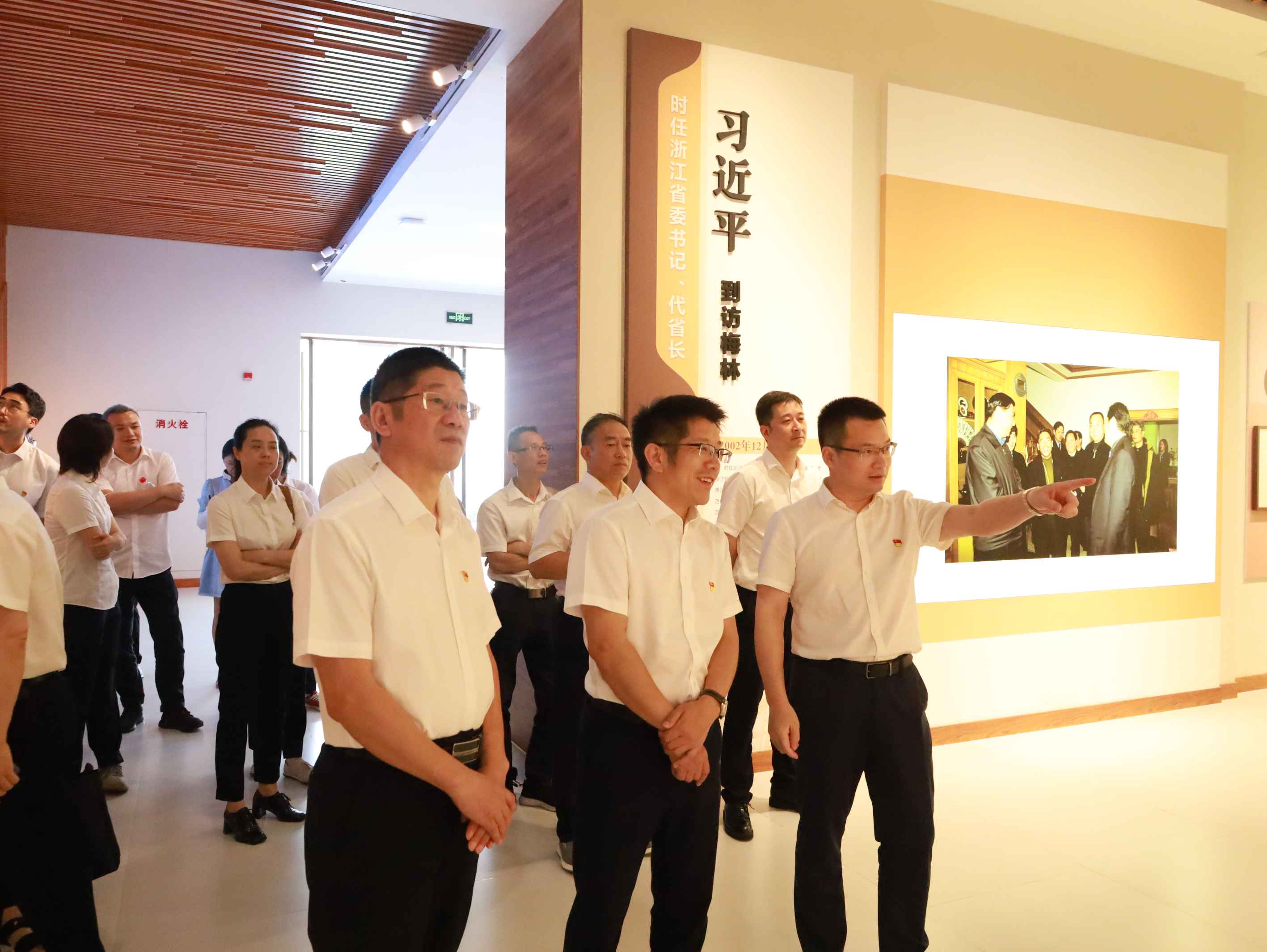 迎七一 學思想 商業(yè)公司黨總支赴梅林村 開展“循跡溯源促踐行”現場教學活動