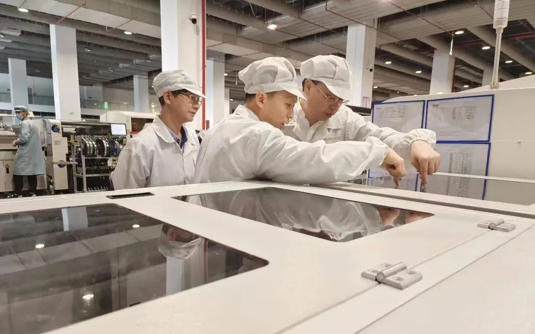 集團(tuán)公司黨委書記、董事長楊勝杰一行赴紫光恒越調(diào)研智能工廠