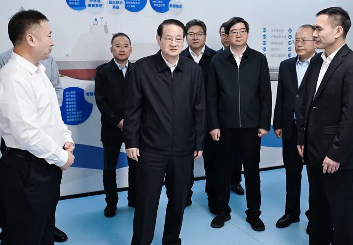 易煉紅調(diào)研省二輕集團(tuán)省機(jī)電集團(tuán)：牢牢抓住科技創(chuàng)新這個“牛鼻子”在推動高質(zhì)量發(fā)展上展現(xiàn)國企更大擔(dān)當(dāng)作為