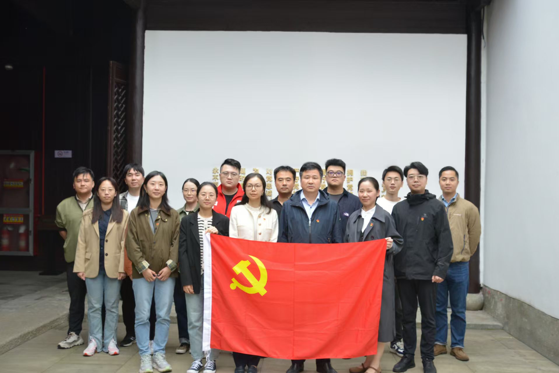 融資租賃公司黨支部開展“尋訪總書記足跡，深挖理論與實踐‘富礦’”主題黨日活動